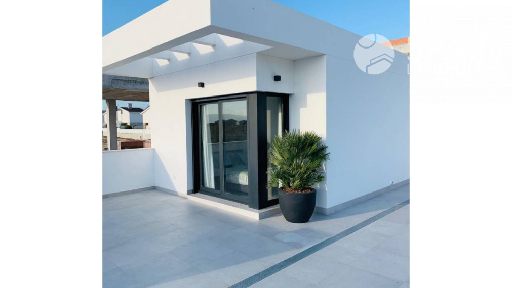 Novopostavená dvojdomá vila so súkromným bazénom a 6 km od pláže v San Fulgencio, Alicante. Dodanie november 2023