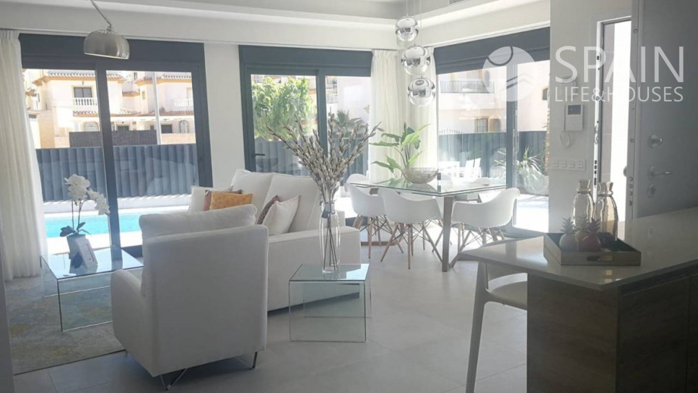 Novopostavená dvojdomá vila so súkromným bazénom a 6 km od pláže v San Fulgencio, Alicante. Dodanie november 2023