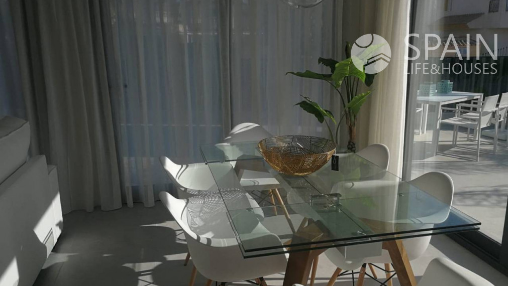 Novopostavená dvojdomá vila so súkromným bazénom a 6 km od pláže v San Fulgencio, Alicante. Dodanie november 2023