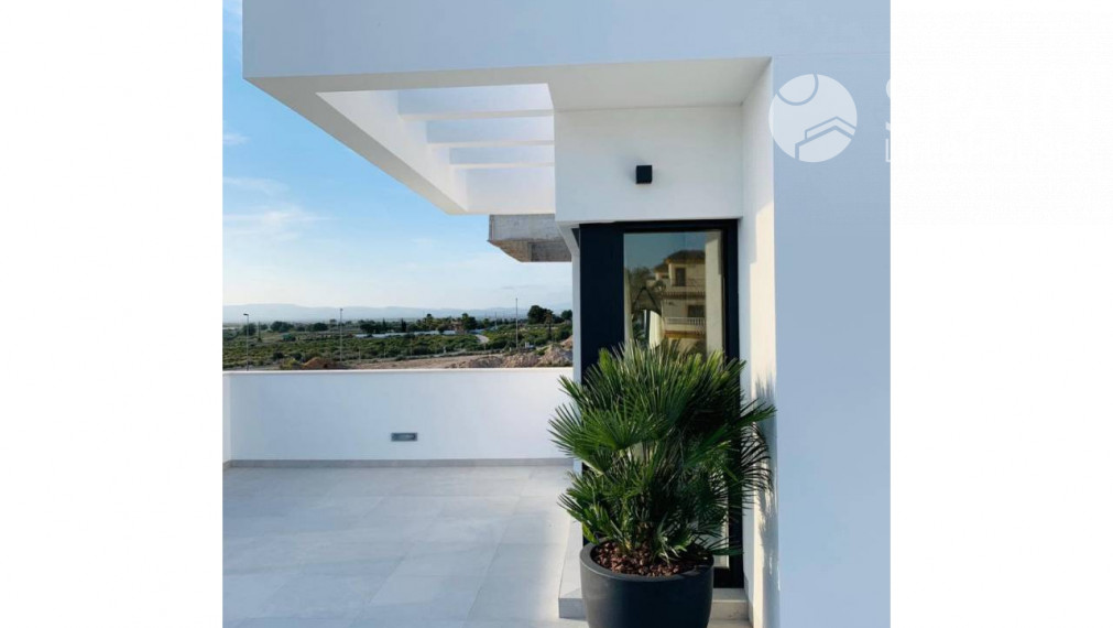 Novopostavená dvojdomá vila so súkromným bazénom a 6 km od pláže v San Fulgencio, Alicante. Dodanie november 2023