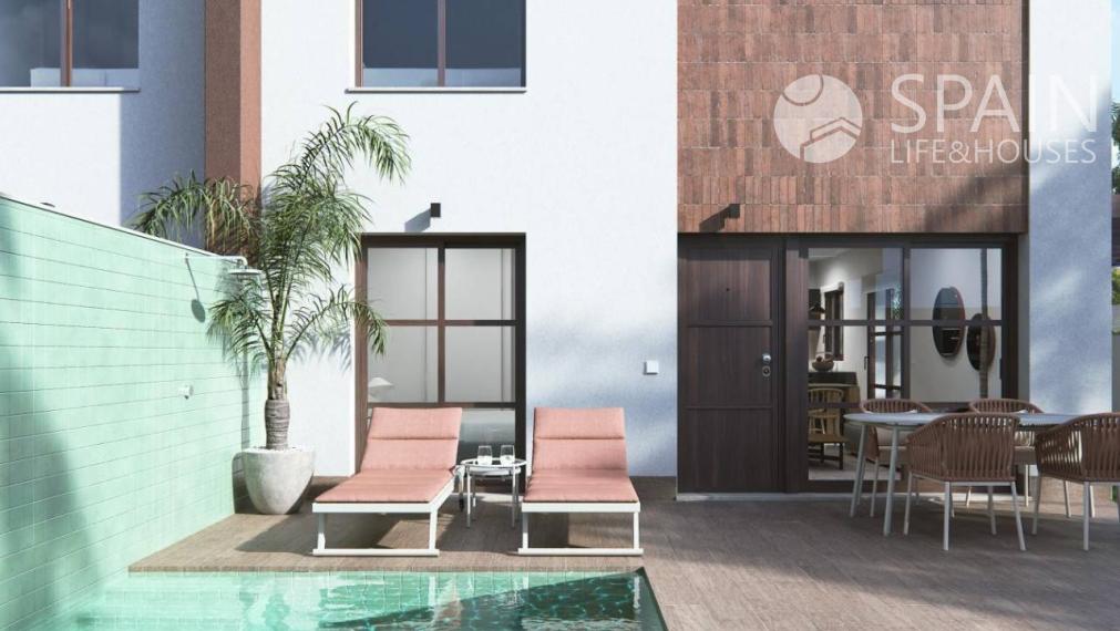 Novopostavený dvojdom s vlastným bazénom 4 km od pláže v Pilar de la Horadada, Alicante. Dodanie v druhej polovici roka 2023