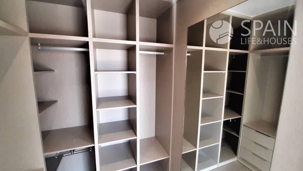 POSLEDNÁ!! Exkluzívna luxusná vila 1,9 km od mora so súkromným bazénom v San Pedro del Pinatar, Murcia. Dodanie v prvej polovici roka 2023