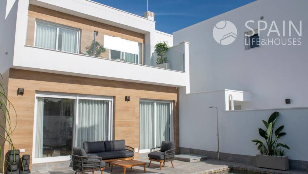 POSLEDNÁ!! Exkluzívna luxusná vila 1,9 km od mora so súkromným bazénom v San Pedro del Pinatar, Murcia. Dodanie v prvej polovici roka 2023