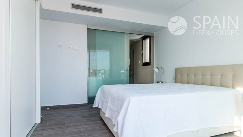 Luxusná novostavba vily so súkromným bazénom- 4 km od mora vo Villamartin, Orihuela Costa. Dodanie február 2023