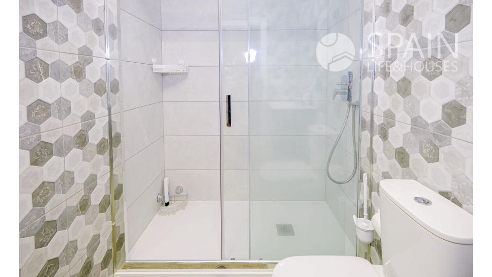 POSLEDNÝ APARTMÁN! Luxusný, zariadený, 1-spálñový apartmán v centre mesta Torrevieja, len 350m od mora