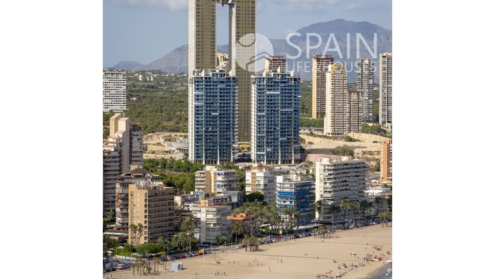 Nové luxusné apartmány v najvyššej budove Európy len 200 m od mora v Benidorme; Costa Blanca