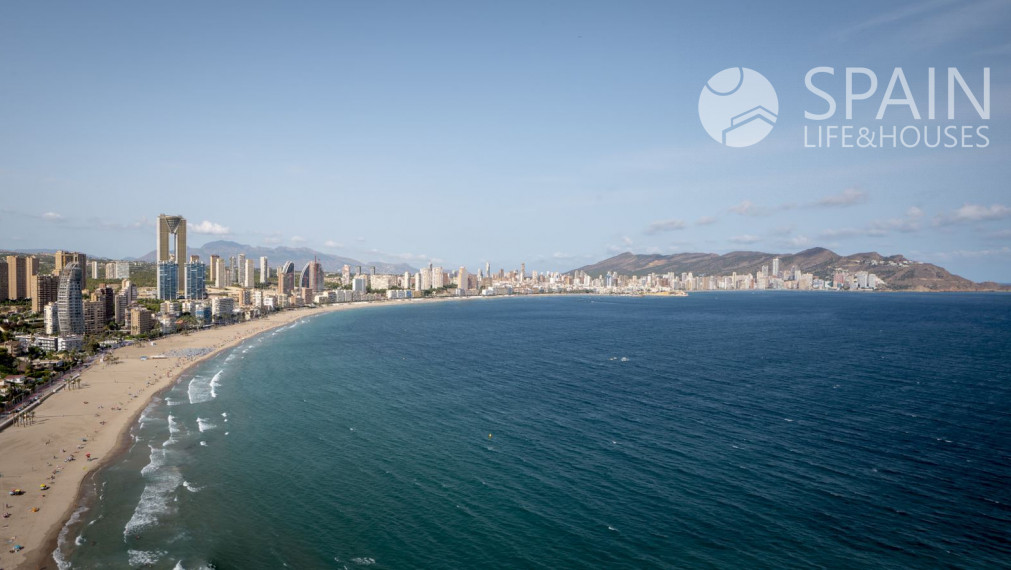 Nové luxusné apartmány v najvyššej budove Európy len 200 m od mora v Benidorme; Costa Blanca