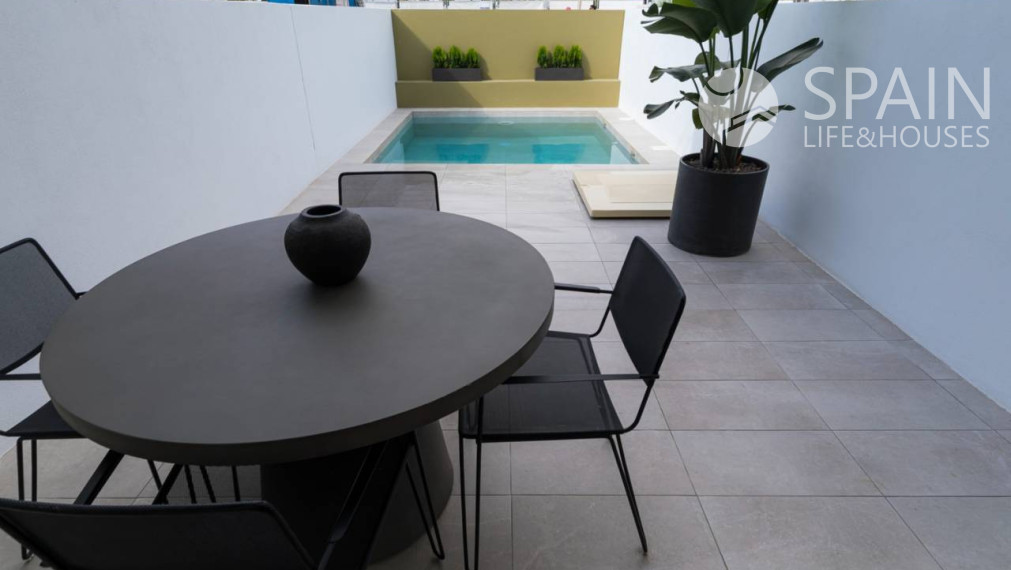 Luxusný novopostavený mestský dom v Pilar de la Horadada, 2 km od mora. Dodanie júl 2022