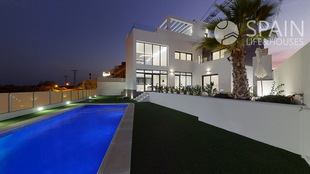 Veľkolepé vily s výhľadom na Stredozemné more a na pobrežie Costa Blanca, 40 min od letiska Alicante