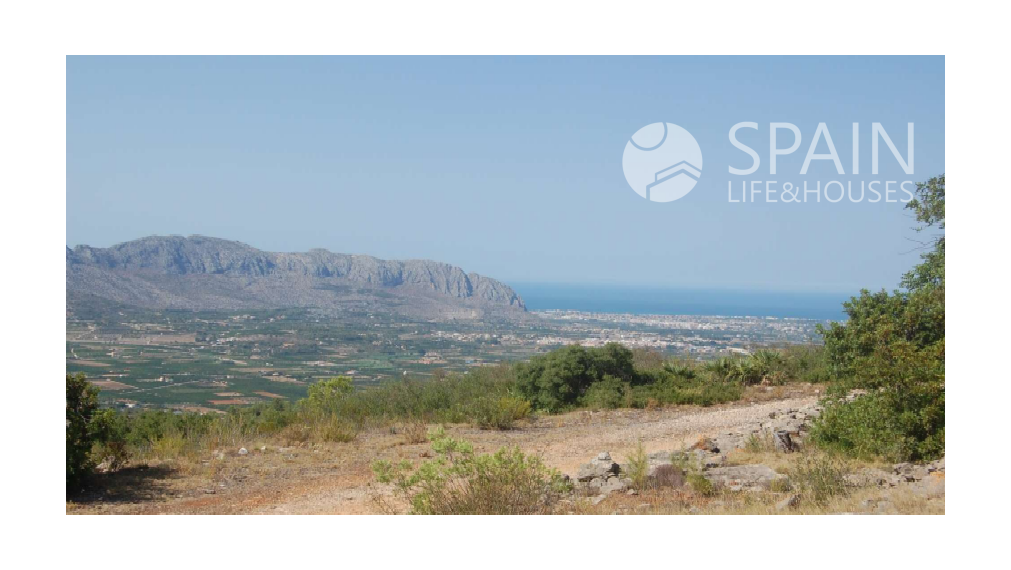 Veľký stavebný pozemok 1.000.000 m2 v Benidoleig s výhľadom na more aj hory