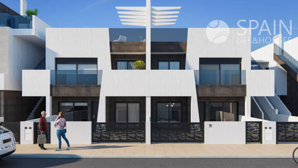 Novopostavený byt s terasou 1km od pláže vedľa ulice Rambla v Pilar de la Horadada, Alicante