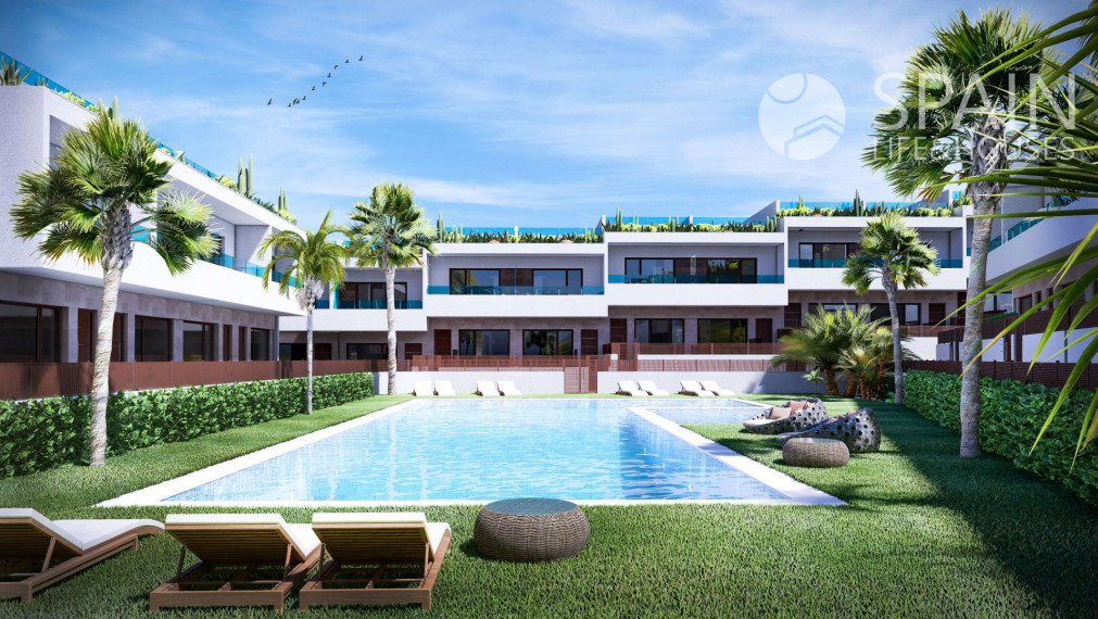 3-spálñový dvojdom v Torrevieja, 5metrov od pláže, Costa Blanca, -dodanie jeseñ 2022