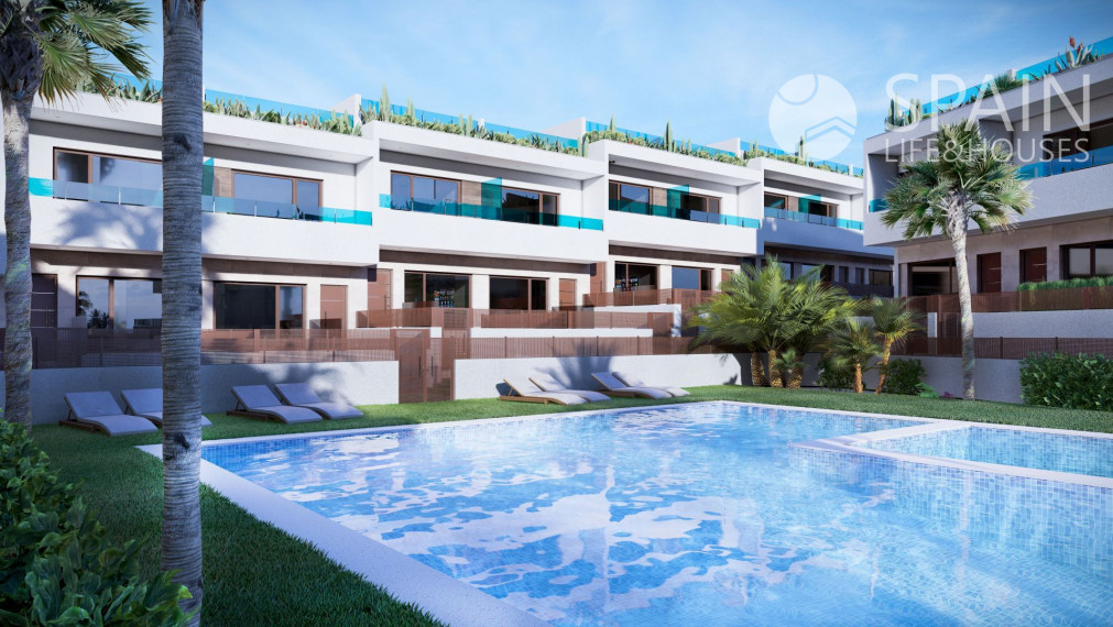 3-spálñový dvojdom v Torrevieja, 5metrov od pláže, Costa Blanca, -dodanie jeseñ 2022