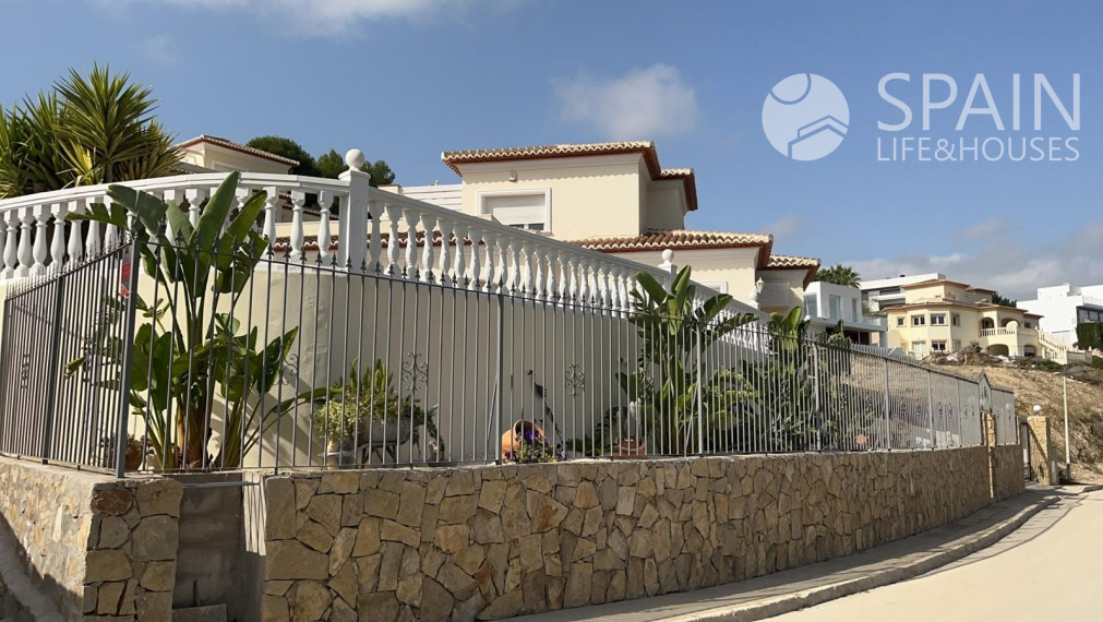 Nádherná 4 spálňová vila s bazénom v exkluzívnej časti len 10 minút od pláže, Moraira, Costa Blanca sever