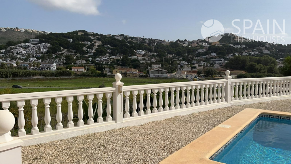 Nádherná 4 spálňová vila s bazénom v exkluzívnej časti len 10 minút od pláže, Moraira, Costa Blanca sever