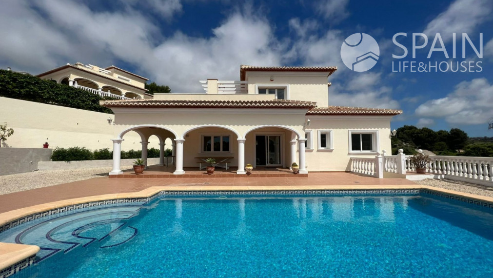 Nádherná 4 spálňová vila s bazénom v exkluzívnej časti len 10 minút od pláže, Moraira, Costa Blanca sever