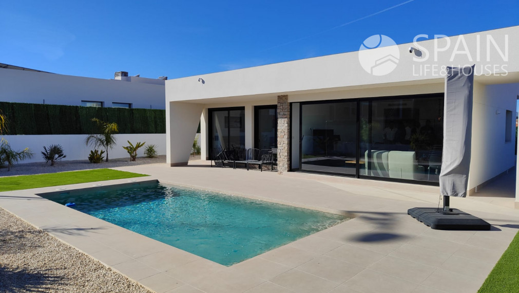 VILLA CELES. Nová samostatne stojaca vila so súkromným bazénom vo vnútrozemí, Calasparra, Murcia