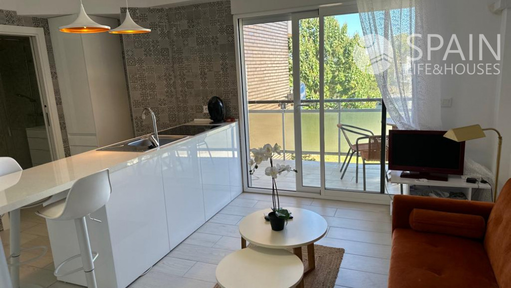 Na predaj  2 spálňový kompletne zrekonštruovaný a zariadený apartmán s výhľadom na more, Denia-El Verger, Costa Blanca