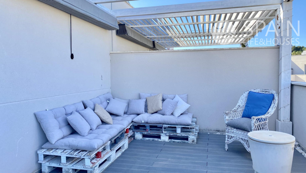 Žite v Luxuse na Pláži Arenal! 4-izbový Duplexový Penthouse s Výhľadom na Montgó a More v Jávea"