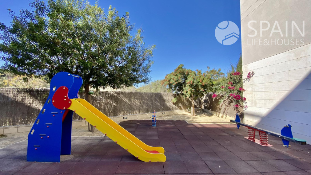 Žite v Luxuse na Pláži Arenal! 4-izbový Duplexový Penthouse s Výhľadom na Montgó a More v Jávea"