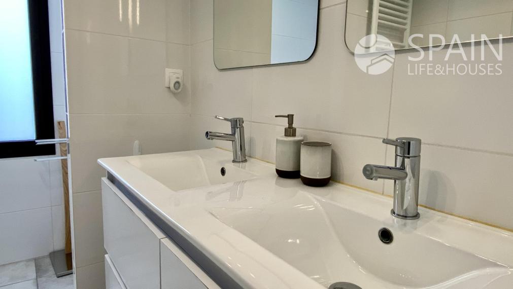 "Zažite stredomorský luxus: výnimočná jednoposchodová vila s výhľadom na Montgó v Jávei".