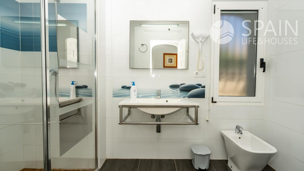 Pobrežný raj: exkluzívna vila so 6 spálňami v meste Denia, obklopená luxusom a pohodlím