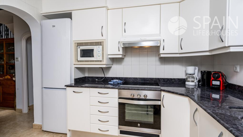 Pobrežný raj: exkluzívna vila so 6 spálňami v meste Denia, obklopená luxusom a pohodlím