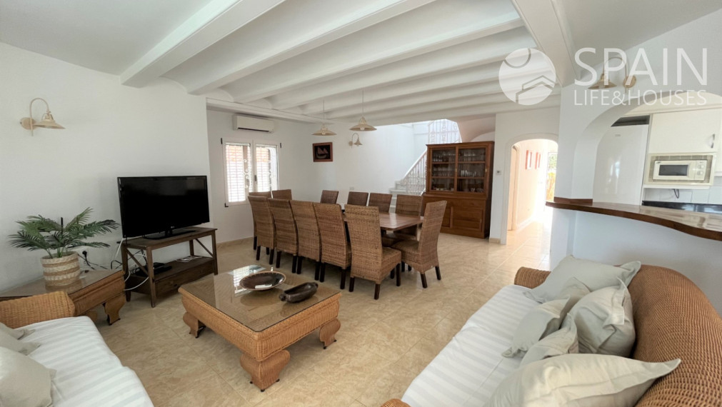 Pobrežný raj: exkluzívna vila so 6 spálňami v meste Denia, obklopená luxusom a pohodlím