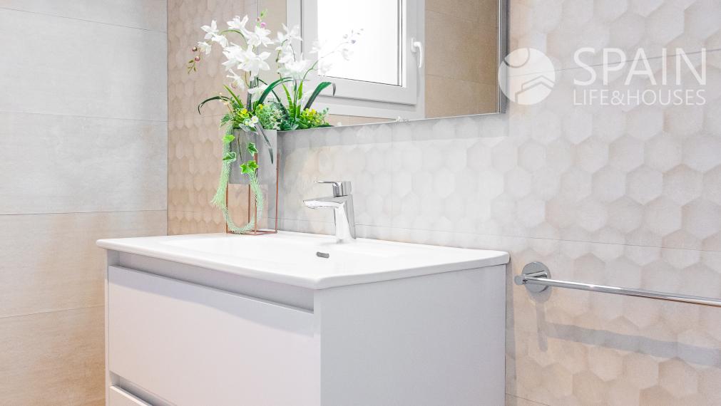 Novopostavená vila s bazénom v Polop de la Marina