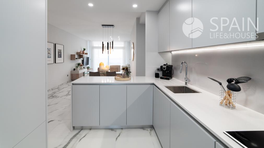 Panoramatická veža – moderné bývanie pri Playa de Poniente