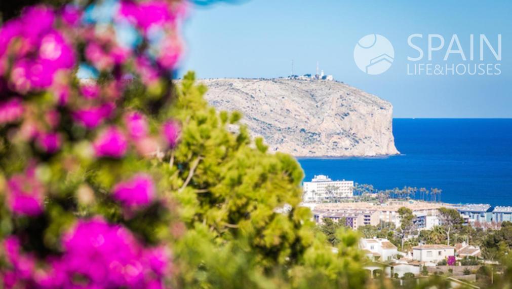 Luxurious 7-room villa with sea views in Javea, Costa Blanca