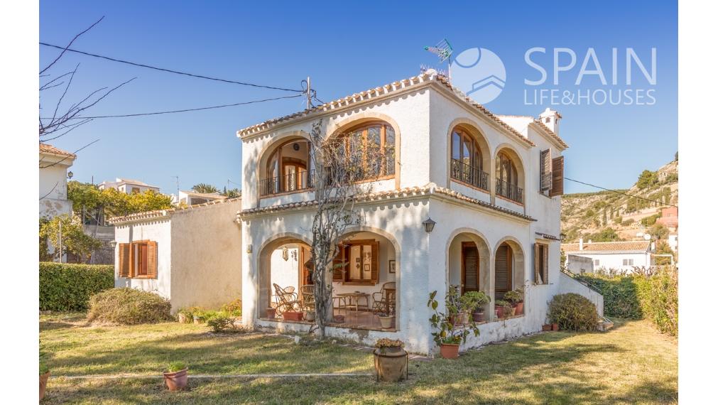 Charming 4 bedroom detached villa in Javea, Costa Blanca