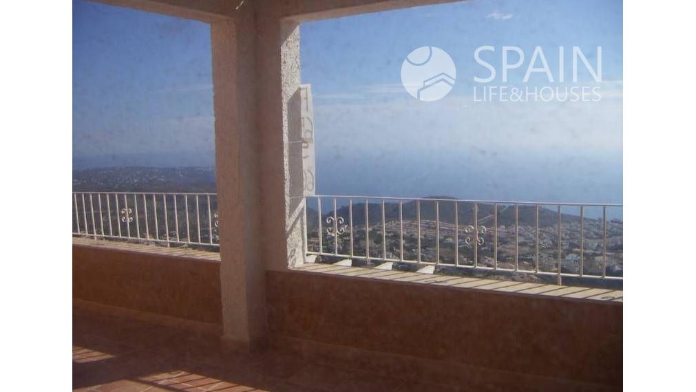 Fully furnished and equipped 2- bedroom apartment with sea views, in Benitachell