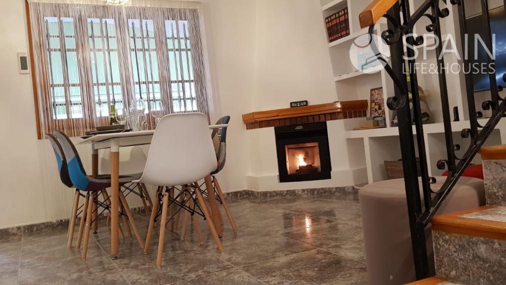 Completly furnished 4 bedrooms house just 30 m from the sea in Alicante, Santa Pola, Costa Blanca
