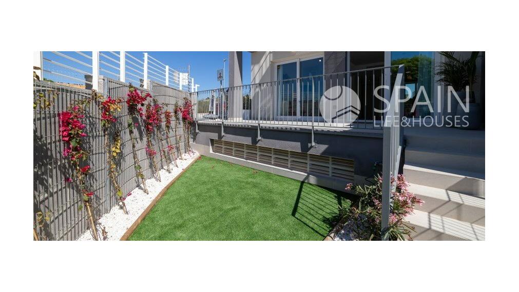 NEWBUILD Townhouses close to the golf and airport Alicante