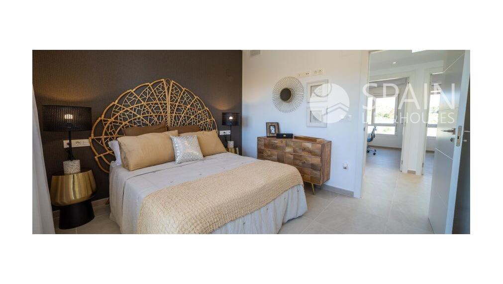 NEWBUILD Townhouses close to the golf and airport Alicante