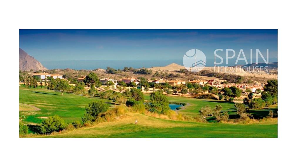 NEWBUILD Townhouses close to the golf and airport Alicante