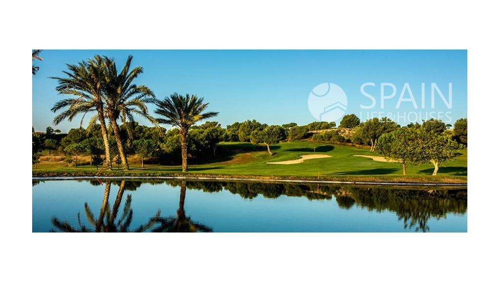 NEWBUILD Townhouses close to the golf and airport Alicante