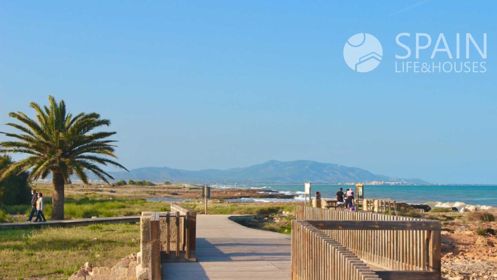 2-bedrom completly furnished apartament with name "City Gardens", in first sea line  with comunal pools and jacuzi, Oropesa, Valencia