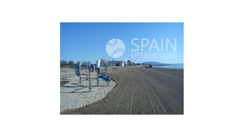 2-bedrom completly furnished apartament with name "City Gardens", in first sea line  with comunal pools and jacuzi, Oropesa, Valencia