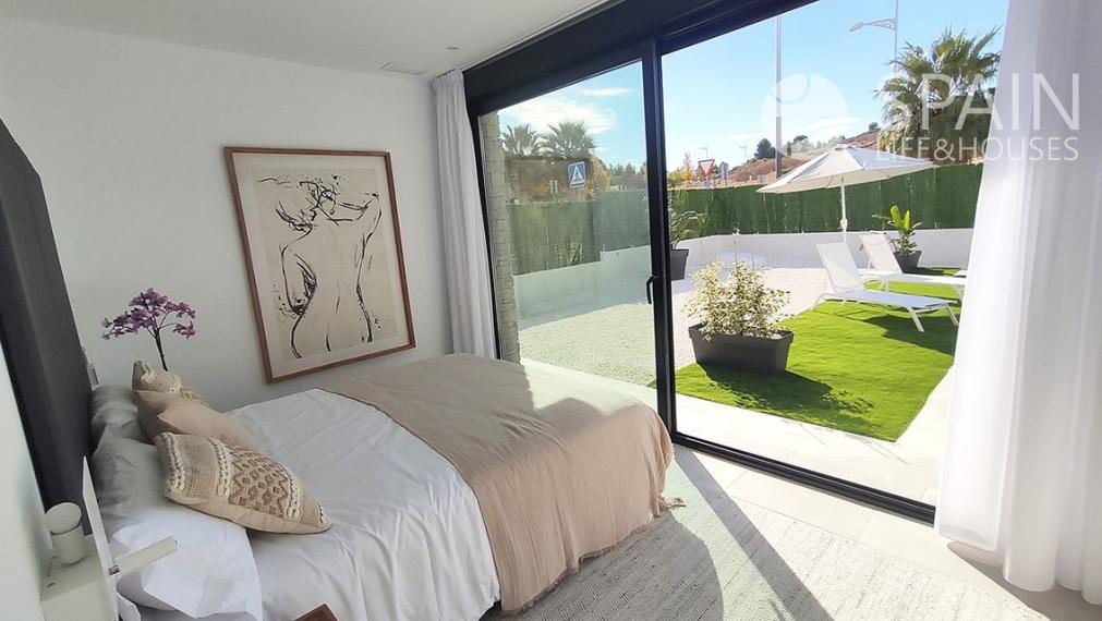 VILLA ESENCIA. New detached villas with a private pool close to Murcia