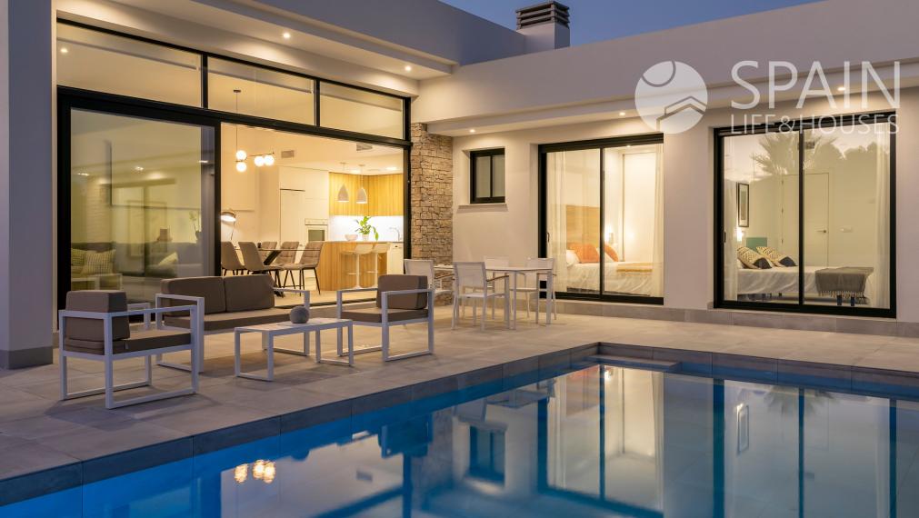 VILLA ESENCIA. New detached villas with a private pool close to Murcia