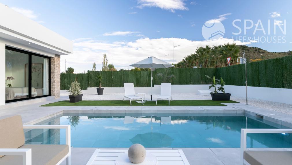 VILLA ESENCIA. New detached villas with a private pool close to Murcia
