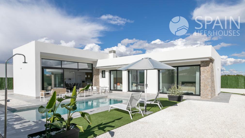 VILLA ESENCIA. New detached villas with a private pool close to Murcia