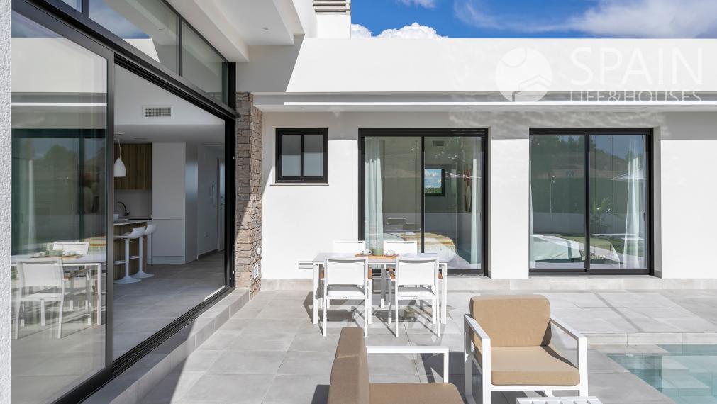 VILLA ESENCIA. New detached villas with a private pool close to Murcia