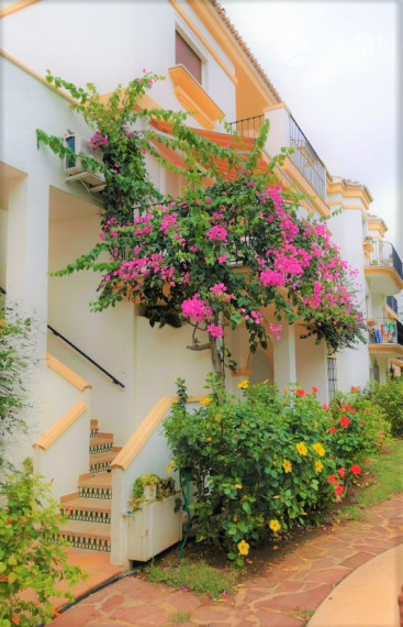 Romantic 1-bedroom furnished apartment in DENIA, Costa Blanca with balcony and comunal pools just 7 min walk from the beach and ca 15 min about the center