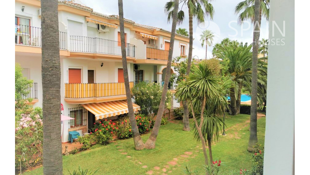 Romantic 1-bedroom furnished apartment in DENIA, Costa Blanca with balcony and comunal pools just 7 min walk from the beach and ca 15 min about the center