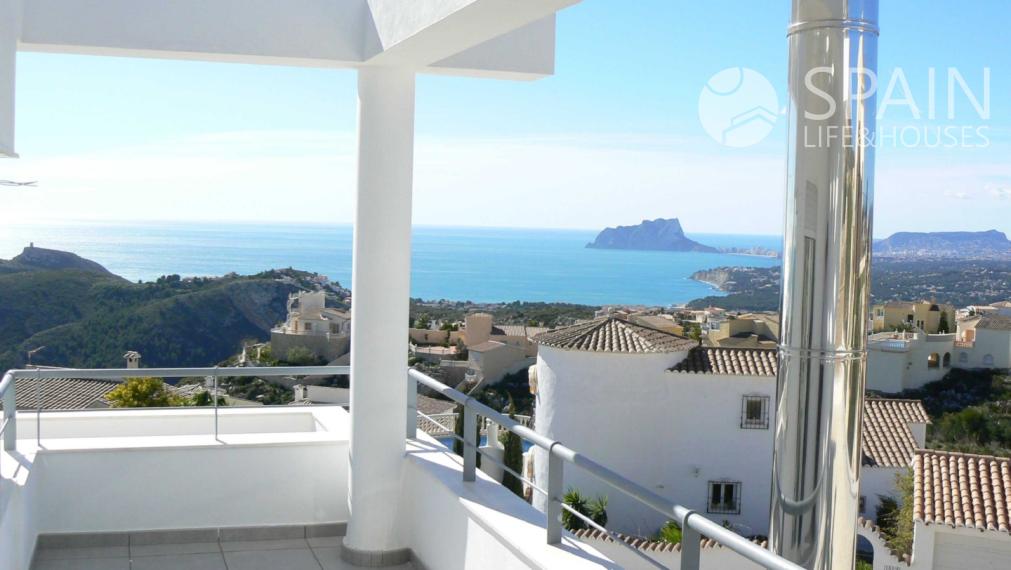 Supreme modern villa in Cumbre del Sol with sea views