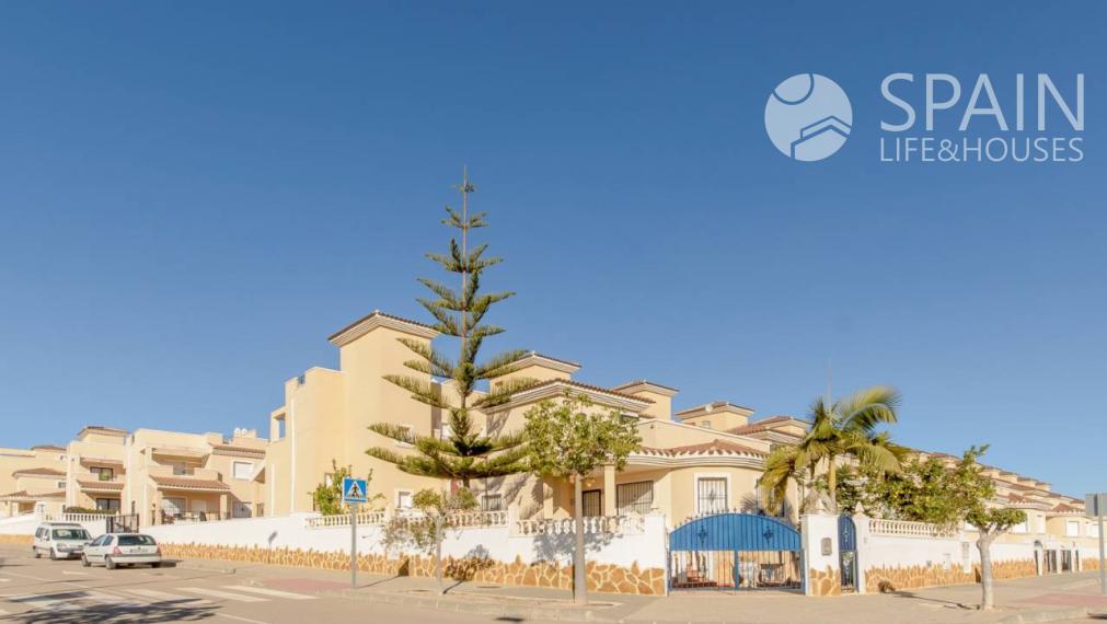 Bungalows of new construction with 2 bedrooms 8km from the beach in San Miguel de Salinas, Costa Blanca south. Key in hand