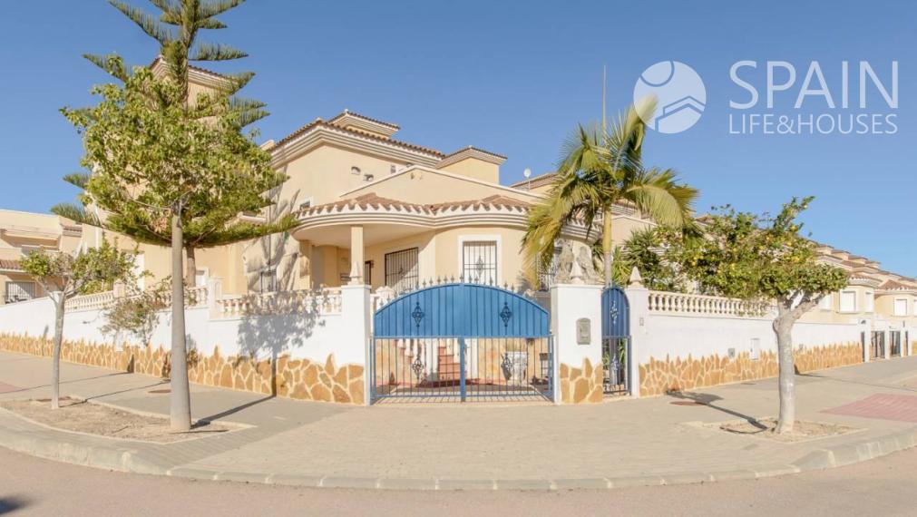 Bungalows of new construction with 2 bedrooms 8km from the beach in San Miguel de Salinas, Costa Blanca south. Key in hand